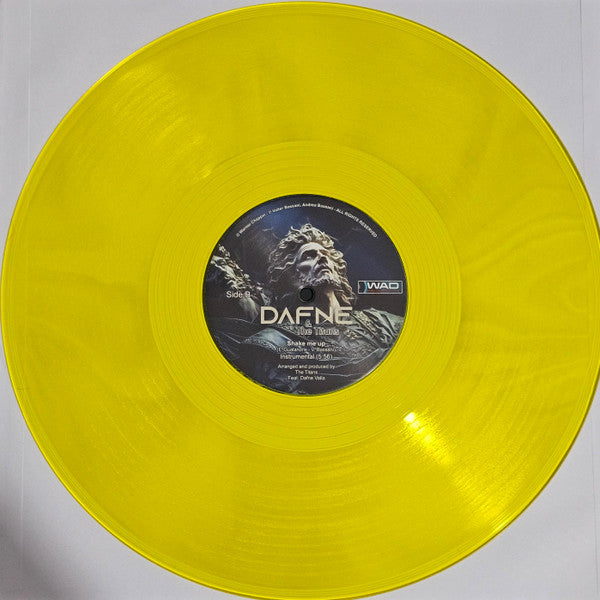 Dafne & The Titans – Shake Me Up