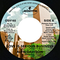 ALFIE DAVISON / LOVE IS SERIOUS BUSINESS (7 inch)